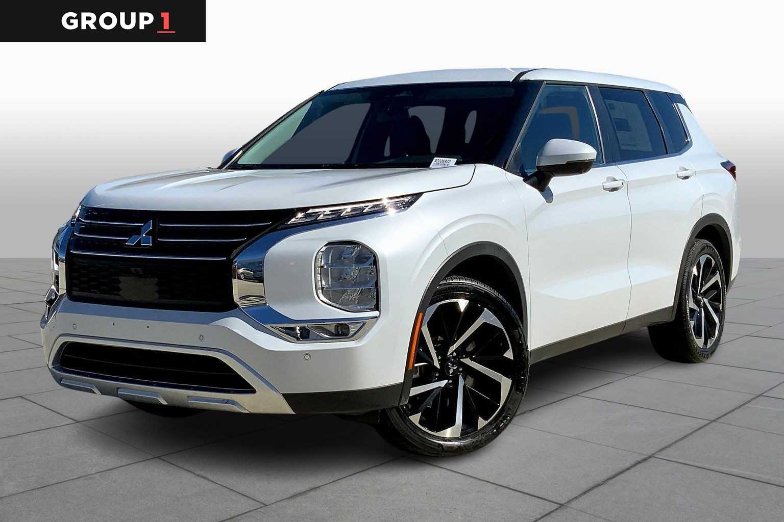 2024 Mitsubishi Outlander SE's photo