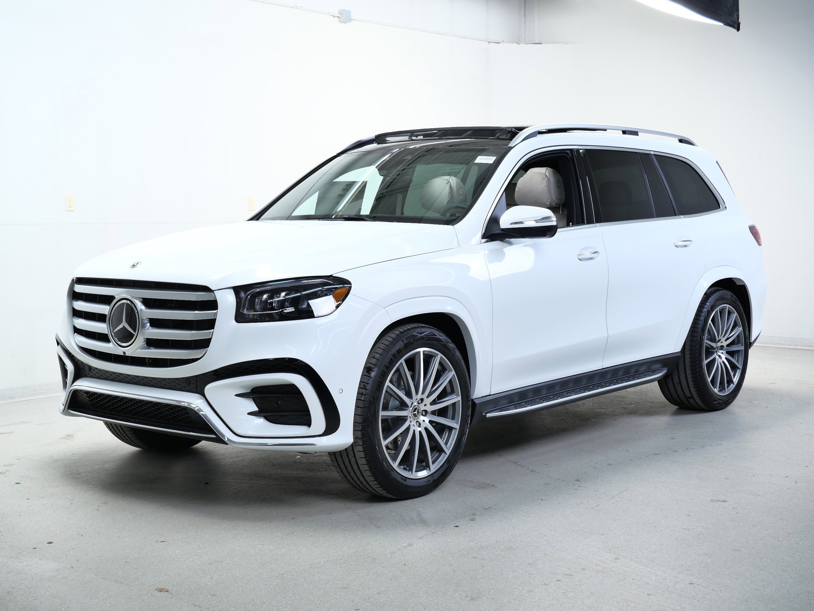 2025 Mercedes Benz GLS 580 4MATIC photo 3