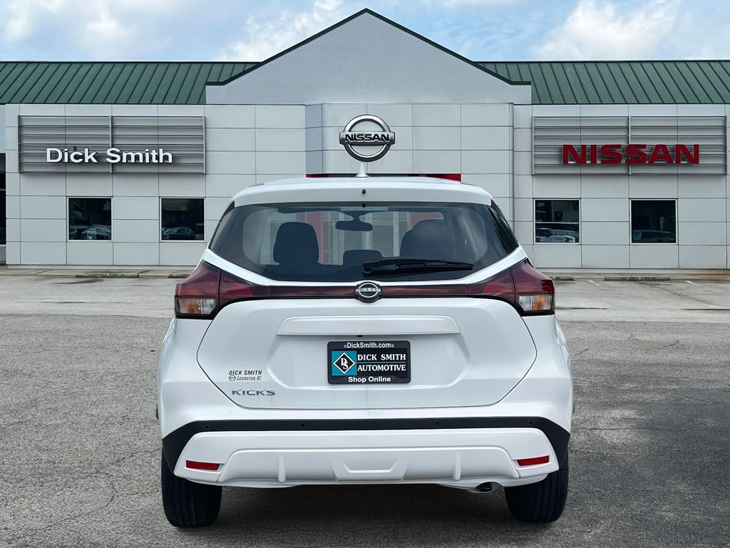 2025 Nissan Kicks Play S photo 3