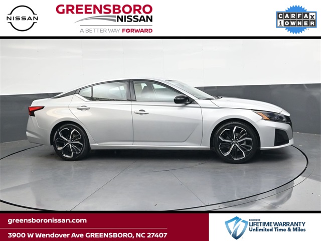 2024 Nissan Altima 2.5 SR photo 2