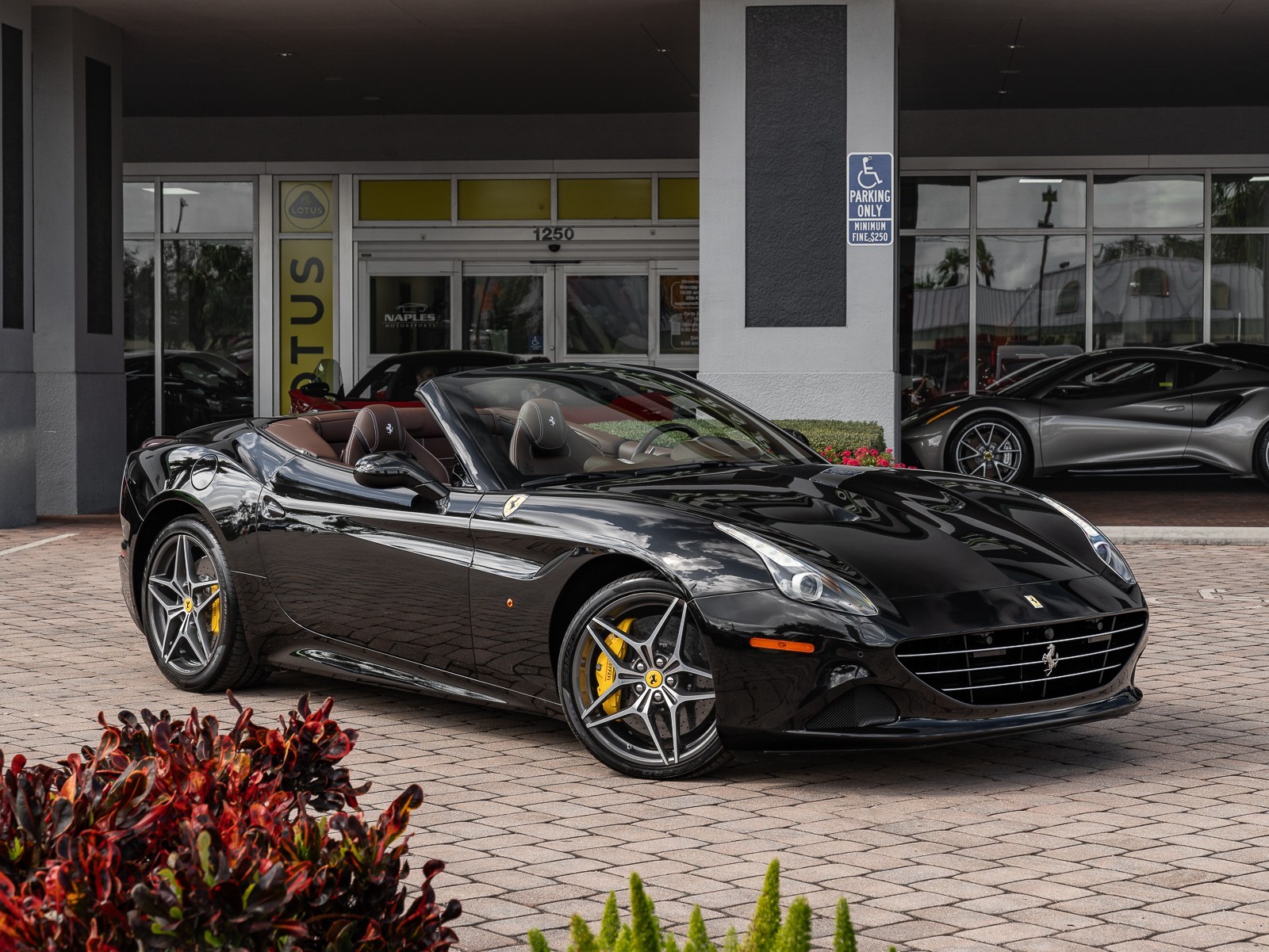 2015 Ferrari California T photo 12