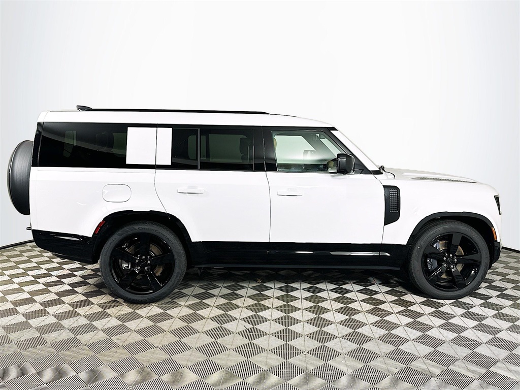 2026 Land Rover Defender 130 X-Dynamic SE photo 4