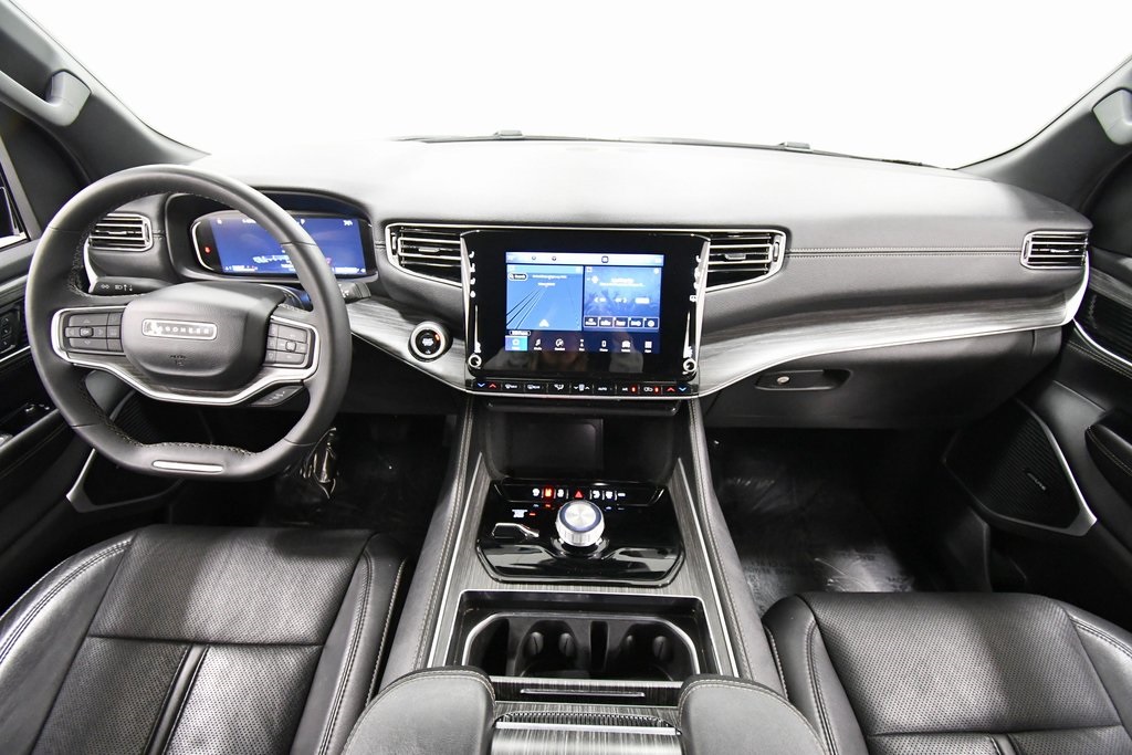 2024 Jeep Wagoneer L Series II photo 3