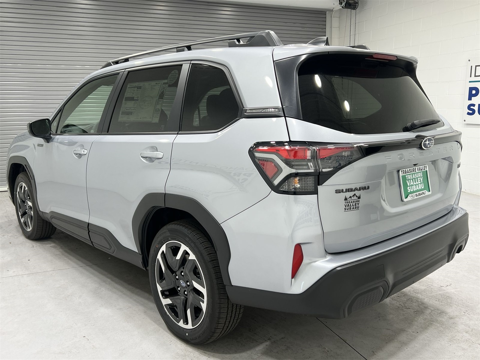 2025 Subaru Forester Premium photo 5