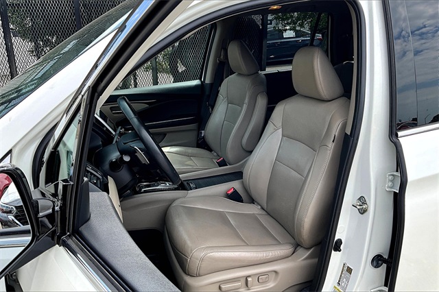 2016 Honda Pilot Elite photo 26