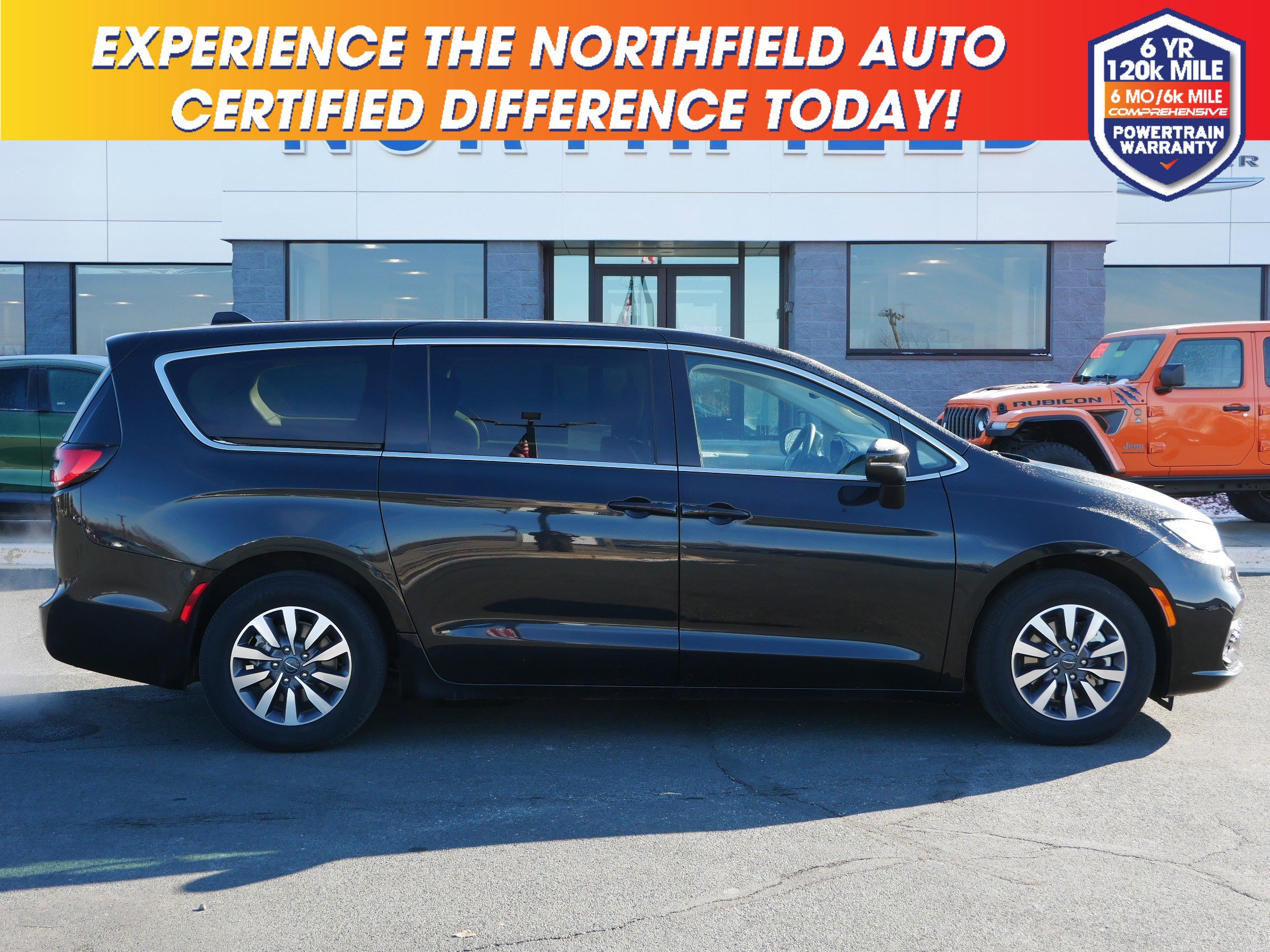 2023 Chrysler Pacifica Hybrid Touring L's photo