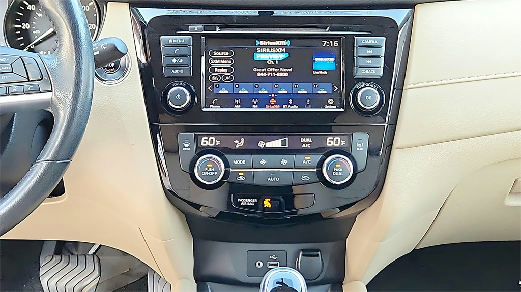 2017 Nissan Rogue SV photo 23