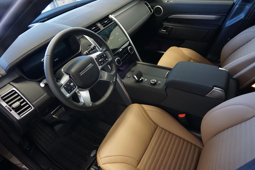 2025 Land Rover Discovery SE photo 17
