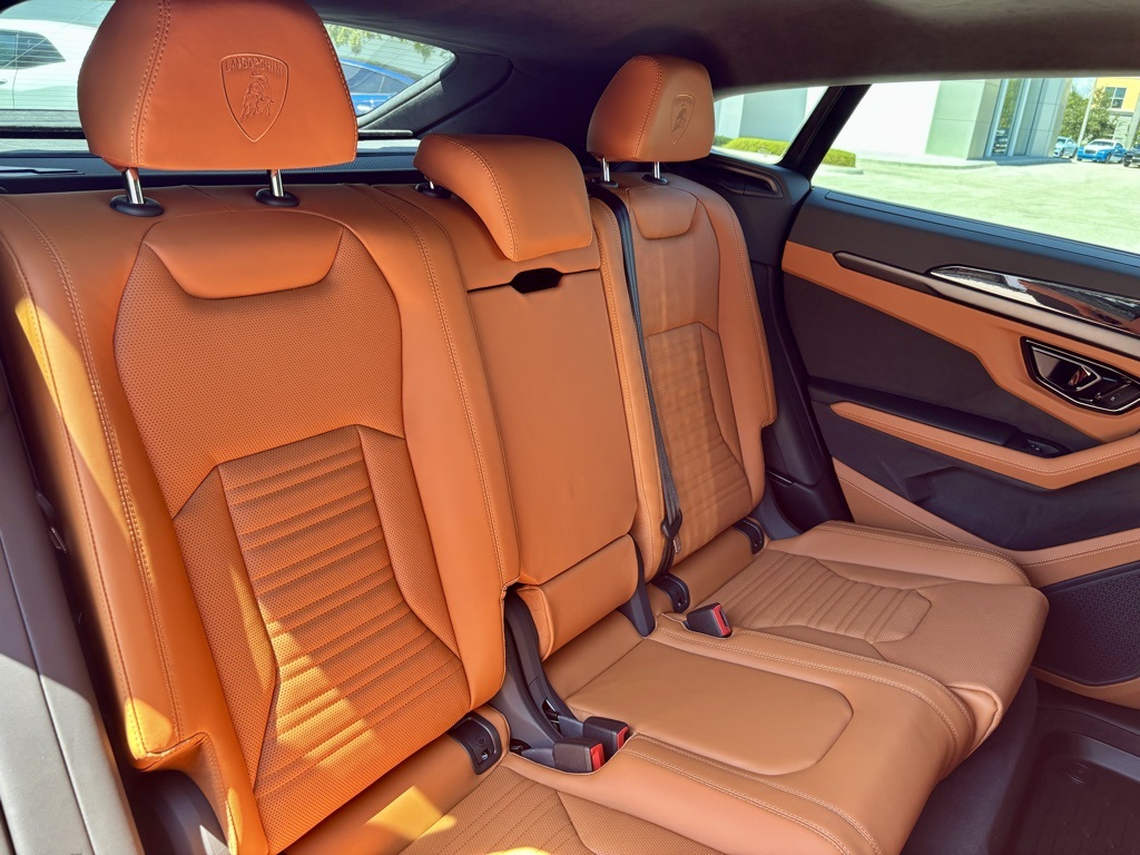 2025 Lamborghini Urus SE photo 24