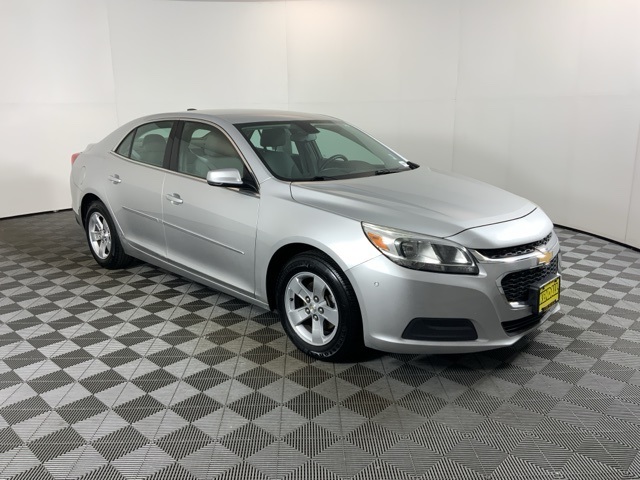 2015 Chevrolet Malibu LS photo 3