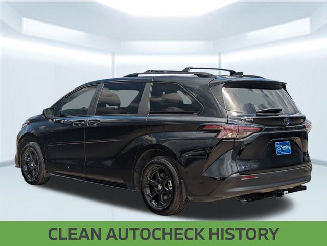 2025 Toyota Sienna Woodland Edition photo 3