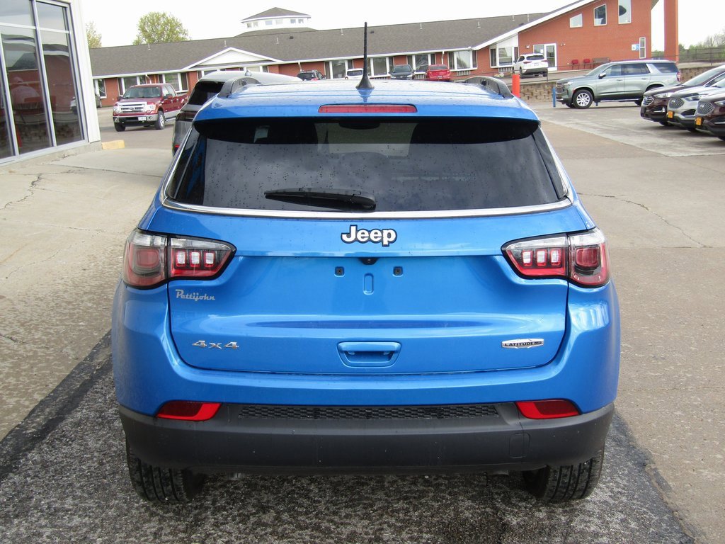 2024 Jeep Compass Latitude Lux photo 4