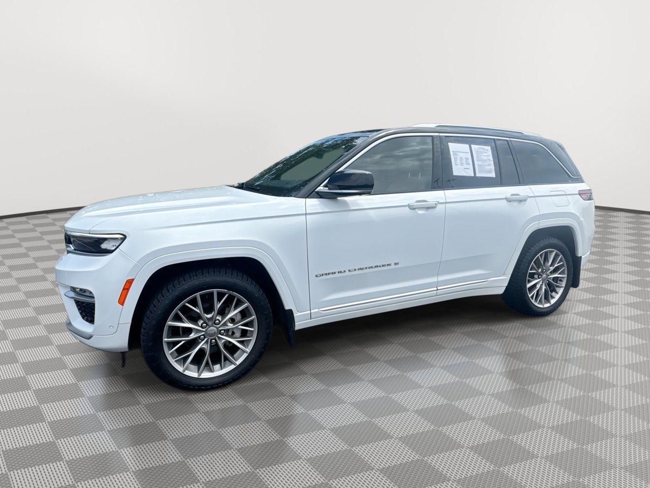 2022 Jeep Grand Cherokee Summit's photo