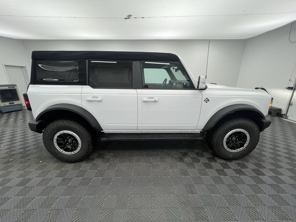 2024 Ford Bronco Outer Banks photo 8