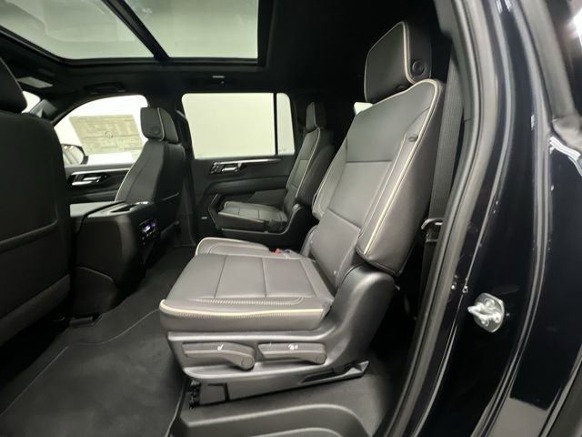 2025 Chevrolet Suburban Premier photo 24