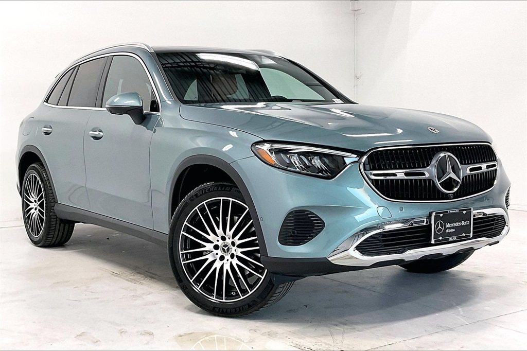 2026 Mercedes-Benz GLC Base's photo
