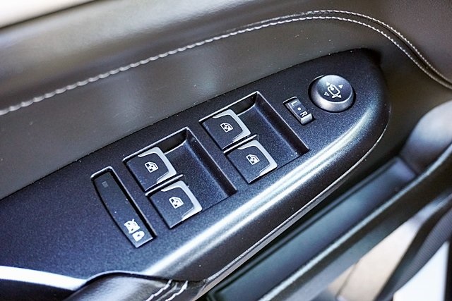 Used 2015 White Cadillac Premium image 25