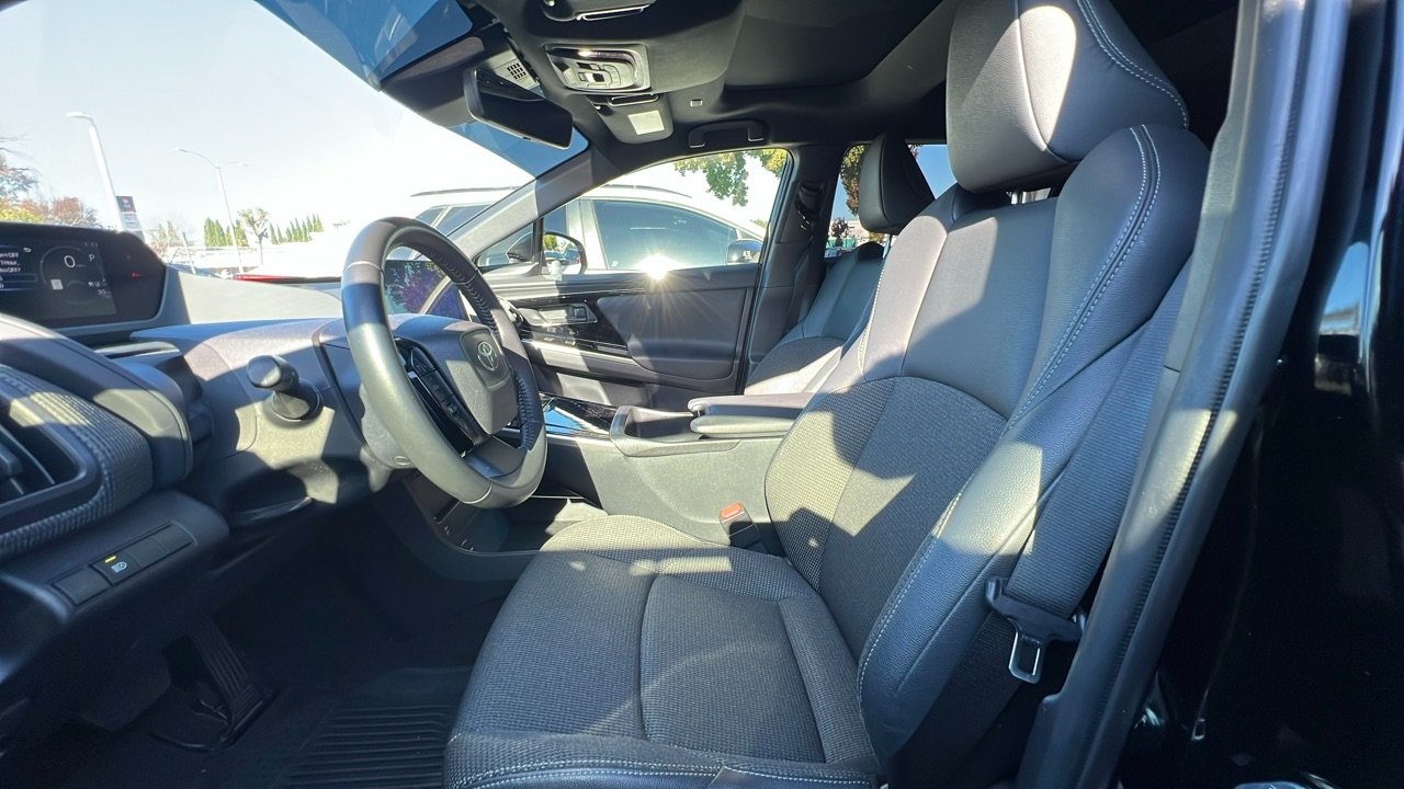 2023 Toyota bZ4X XLE photo 4