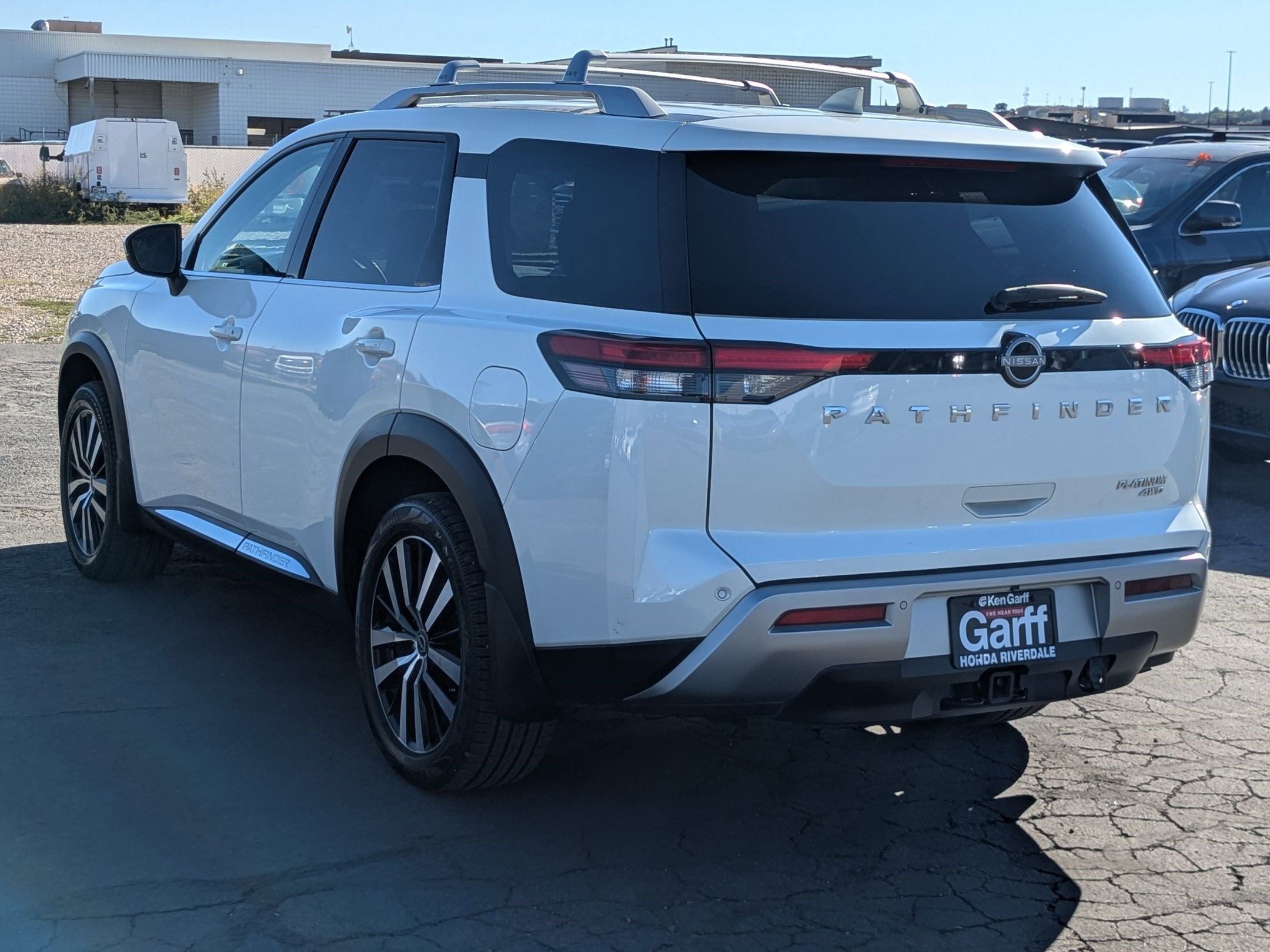 2023 Nissan Pathfinder Platinum photo 5