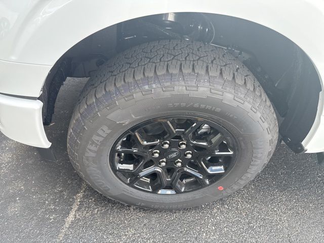 2025 Ford F-150 XLT photo 2