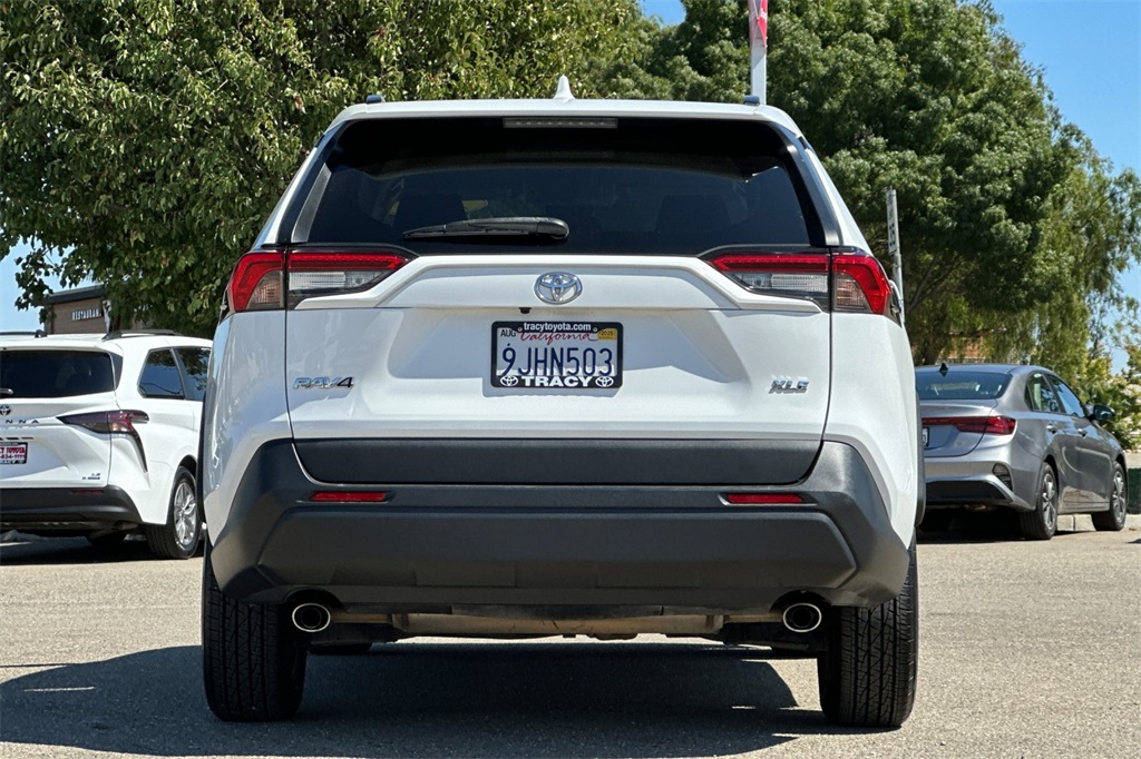 2021 Toyota RAV4 XLE photo 4