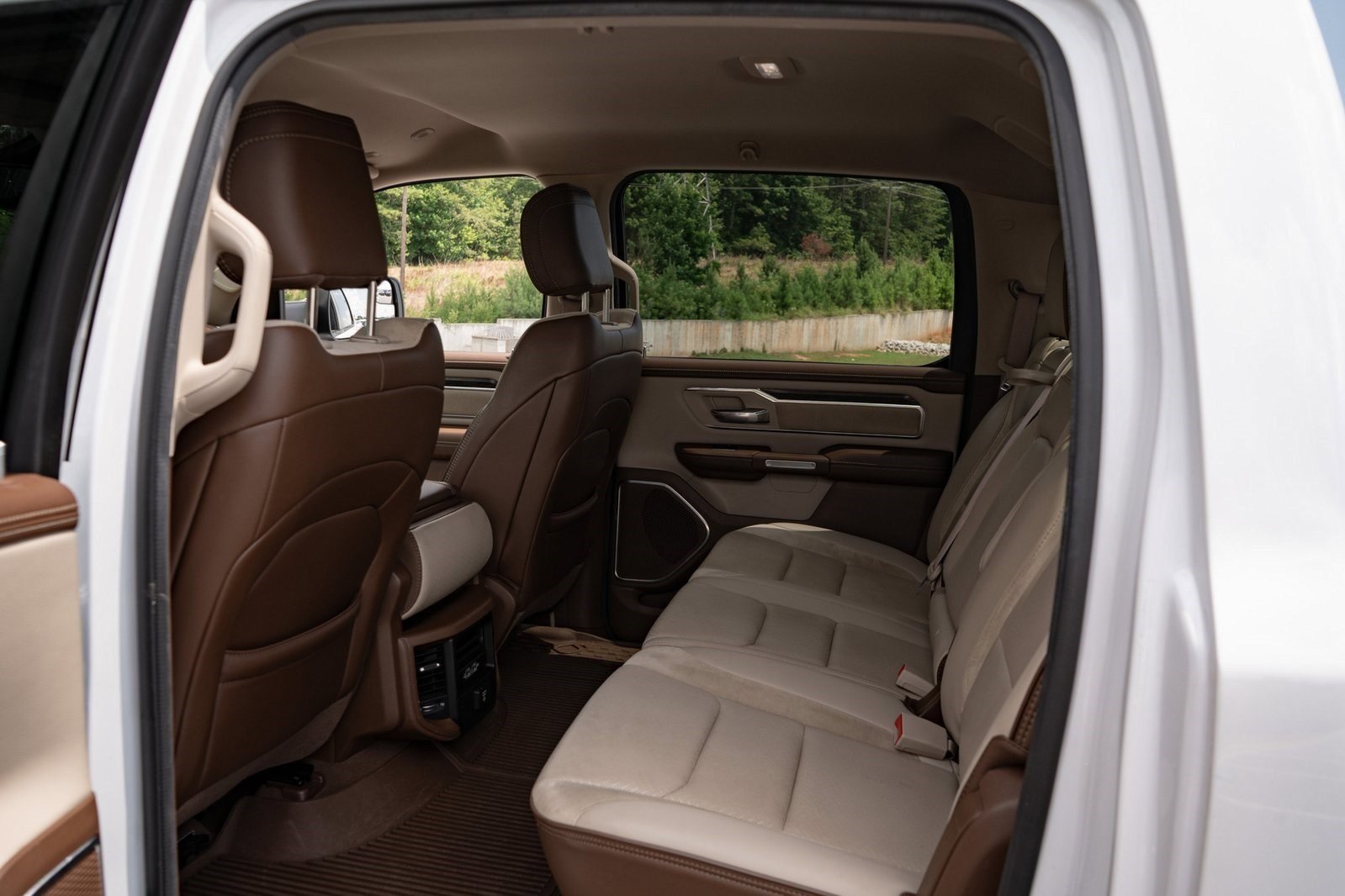 2019 Ram 1500 Laramie photo 16