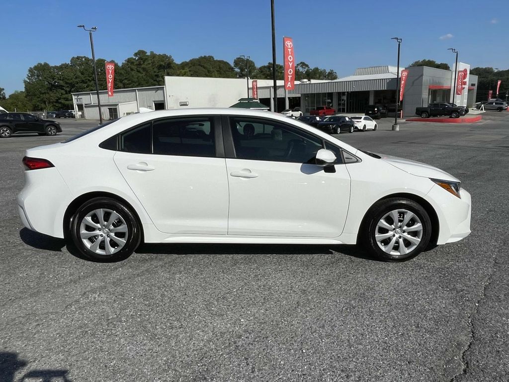 2025 Toyota Corolla LE photo 2