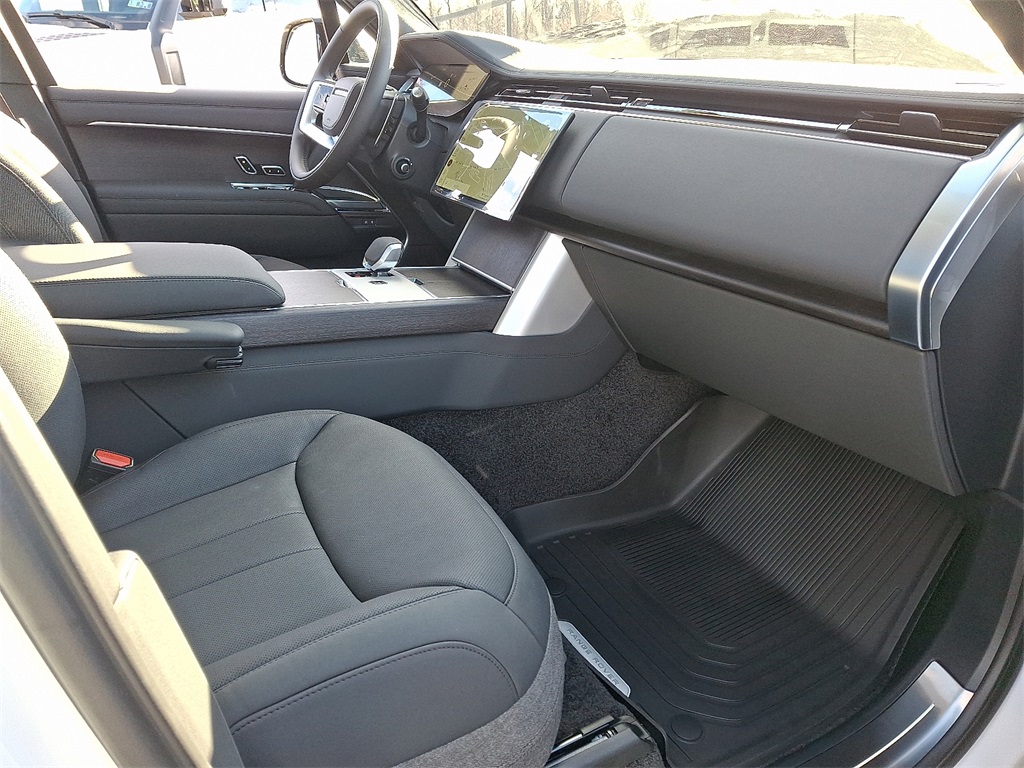 2025 Land Rover Range Rover SE photo 4