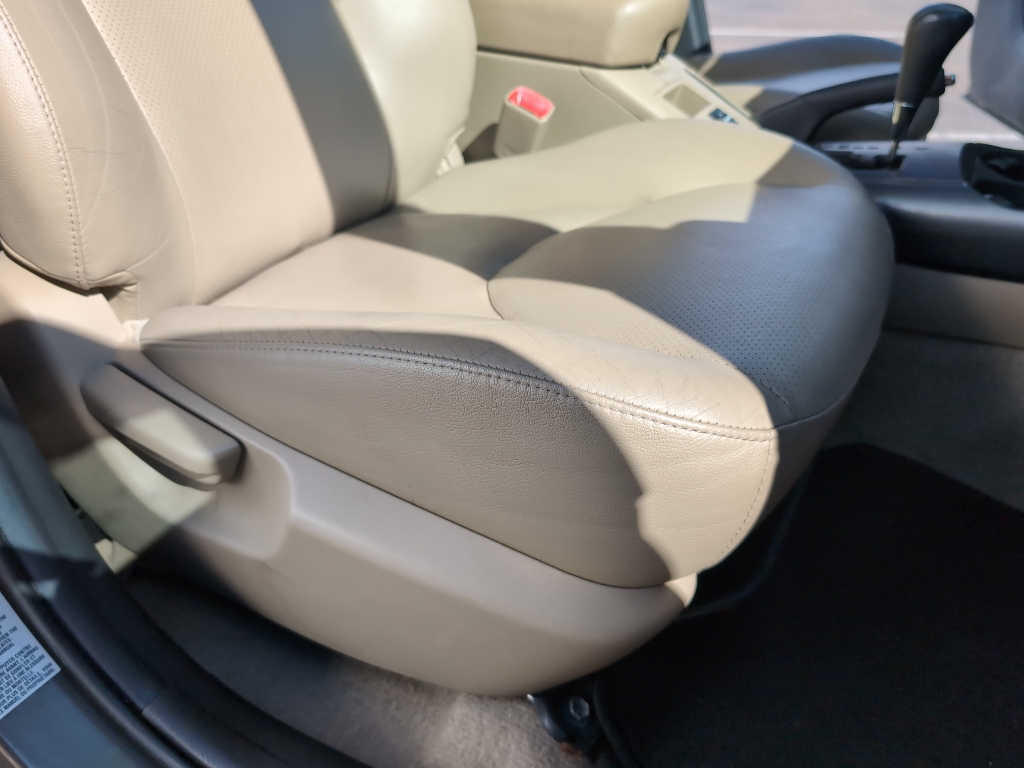 2010 Toyota RAV4 Limited photo 32