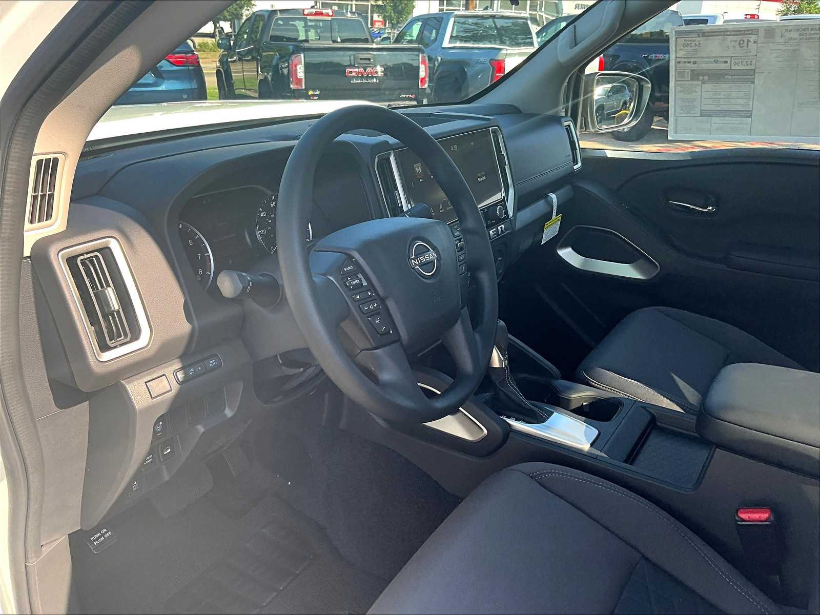2025 Nissan Frontier SV photo 8