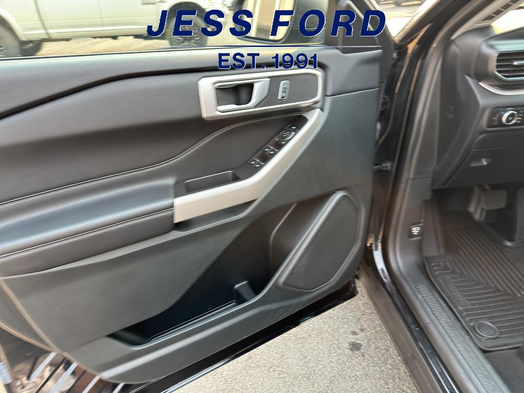2024 Ford Explorer XLT photo 9