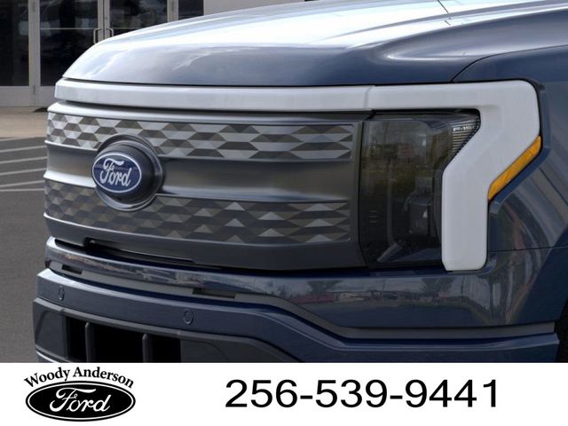 2025 Ford F-150 Lightning Lariat photo 17