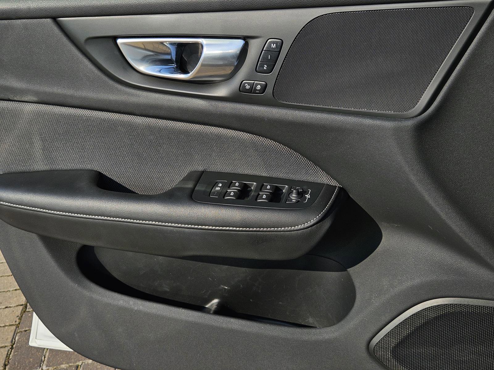 2024 Volvo S60 B5 AWD Plus Black Edition photo 19