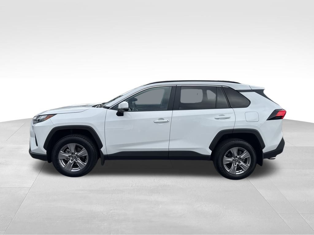 2025 Toyota RAV4 XLE photo 4