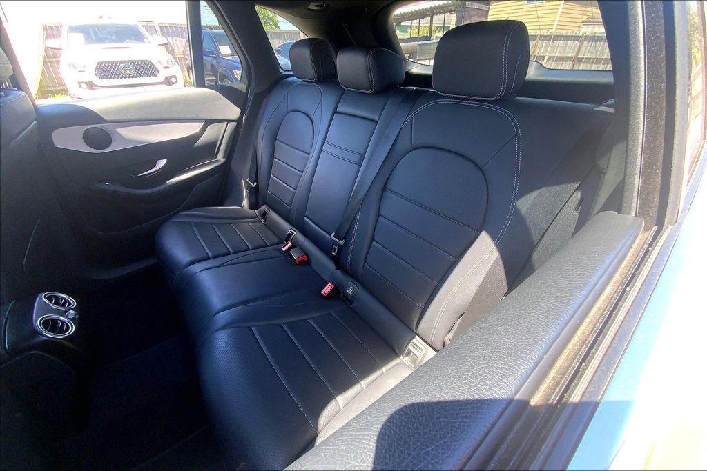 2022 Mercedes Benz GLC 300 photo 19
