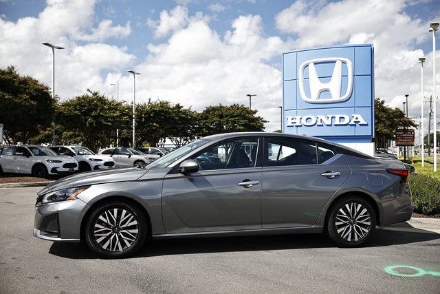 2023 Nissan Altima 2.5 SV photo 2