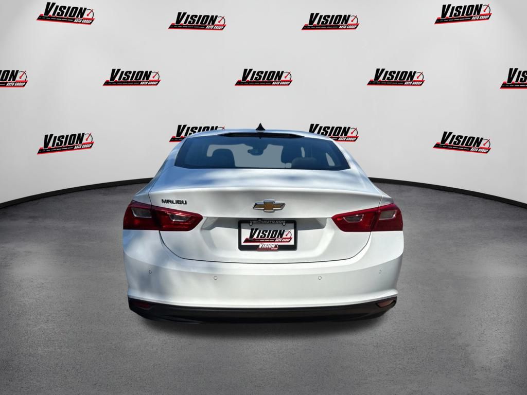 2023 Chevrolet Malibu LS photo 4