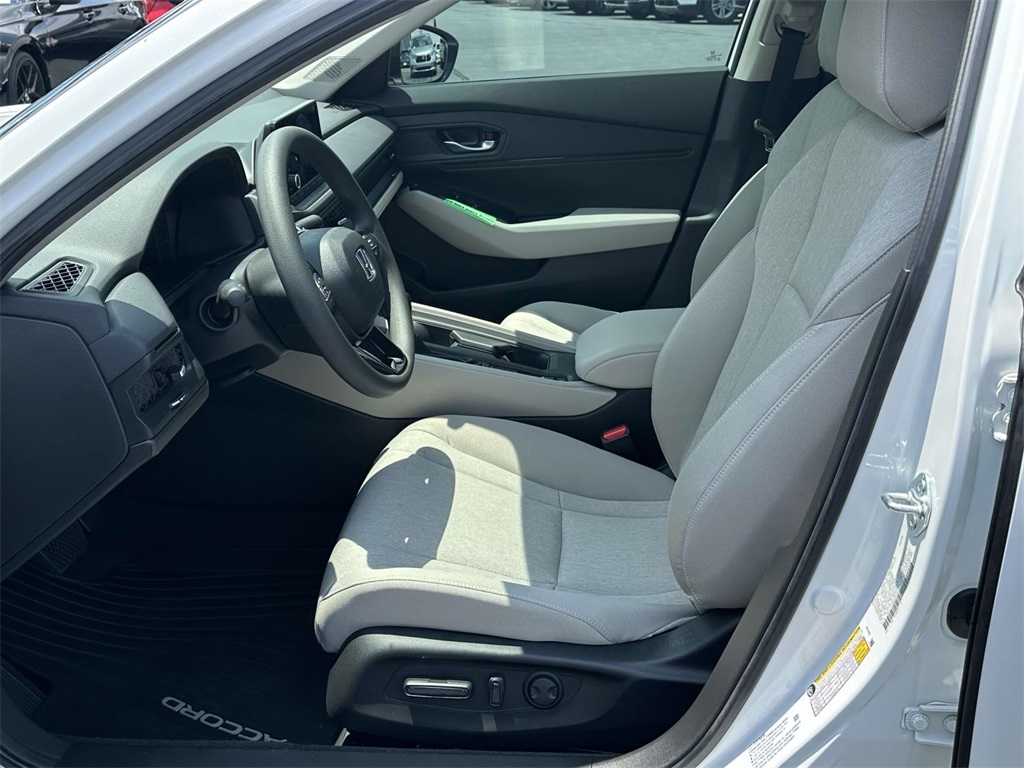2025 Honda Accord SE photo 4