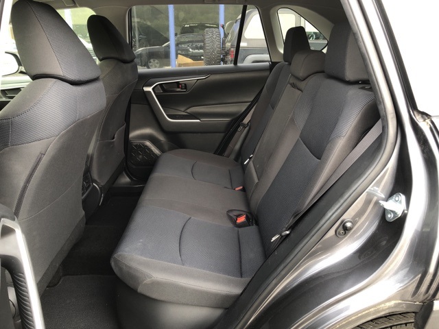 2020 Toyota RAV4 Hybrid LE photo 10