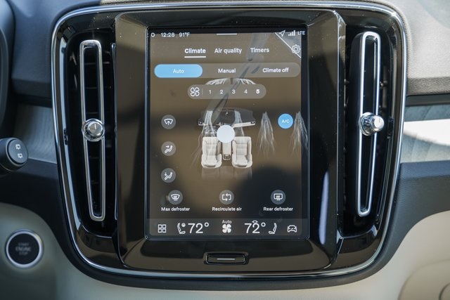 2026 Volvo XC40 Plus photo 20