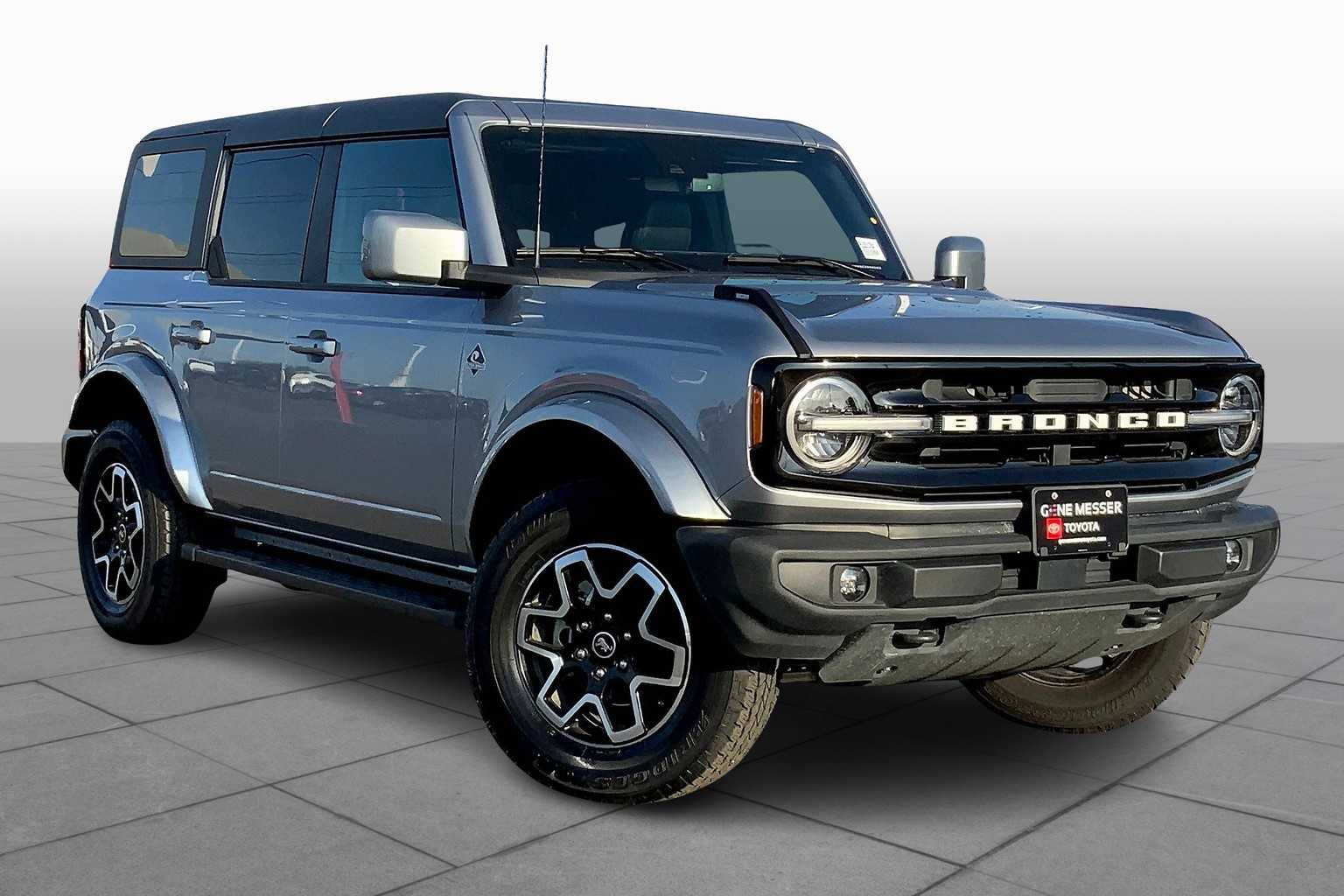 2024 Ford Bronco Outer Banks photo 2