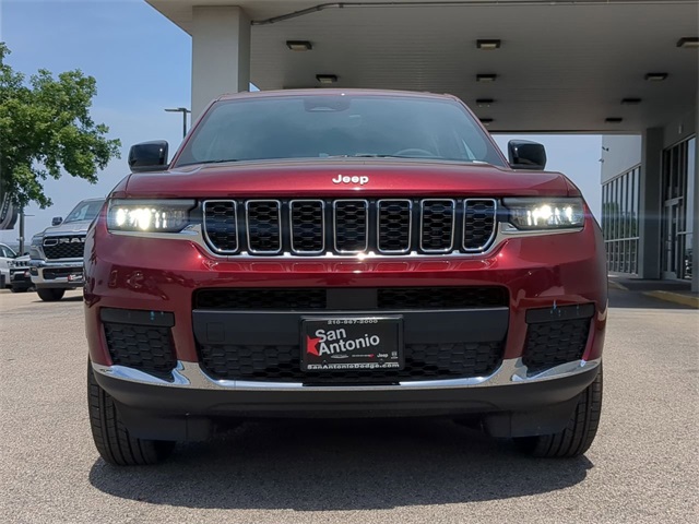2025 Jeep Grand Cherokee Laredo X photo 3