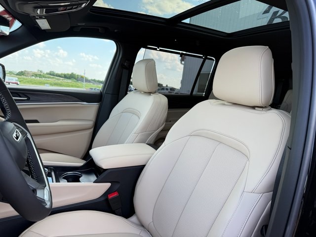 2025 Jeep Grand Cherokee Limited photo 32