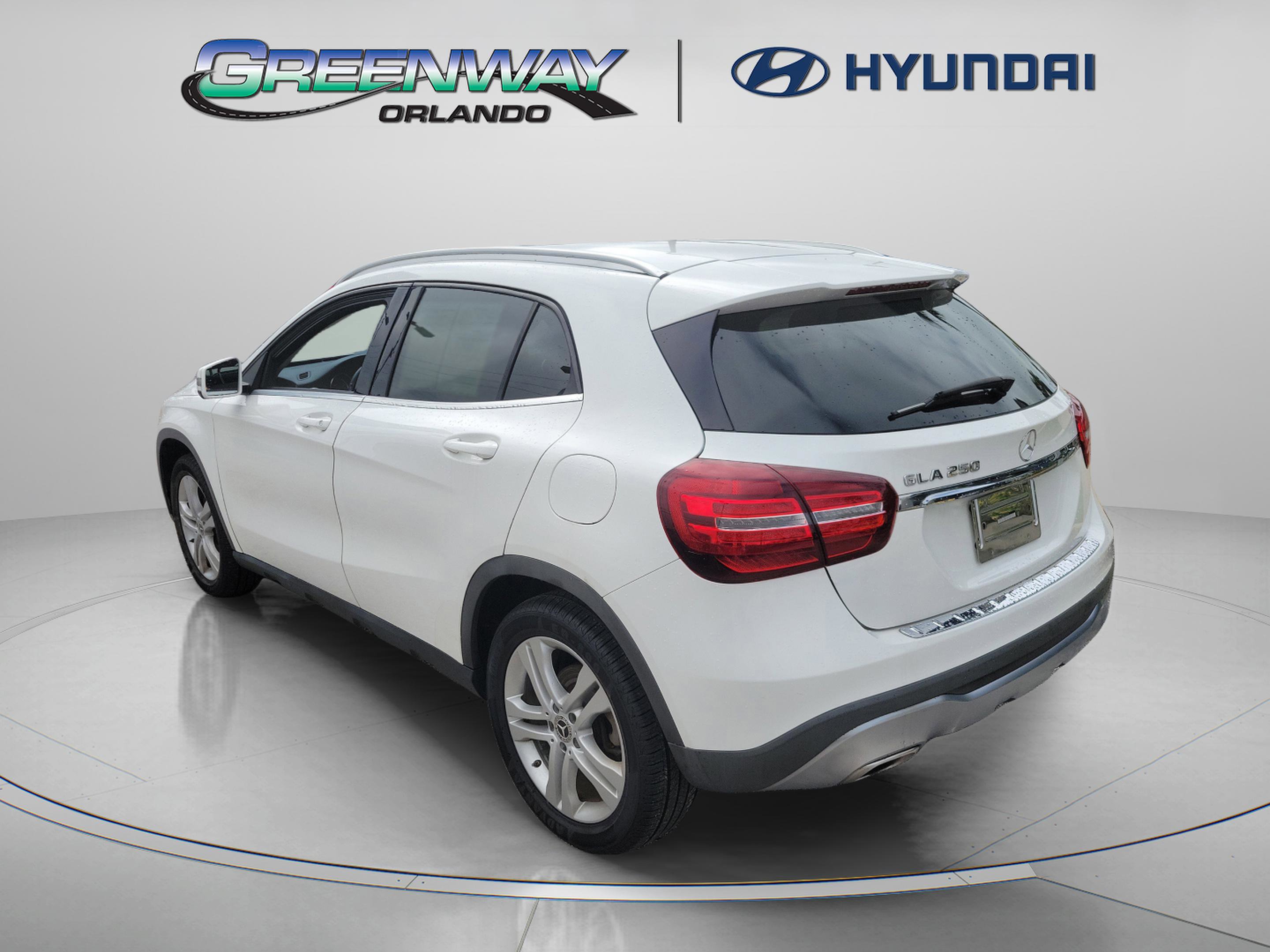 2019 Mercedes Benz GLA 250 photo 2