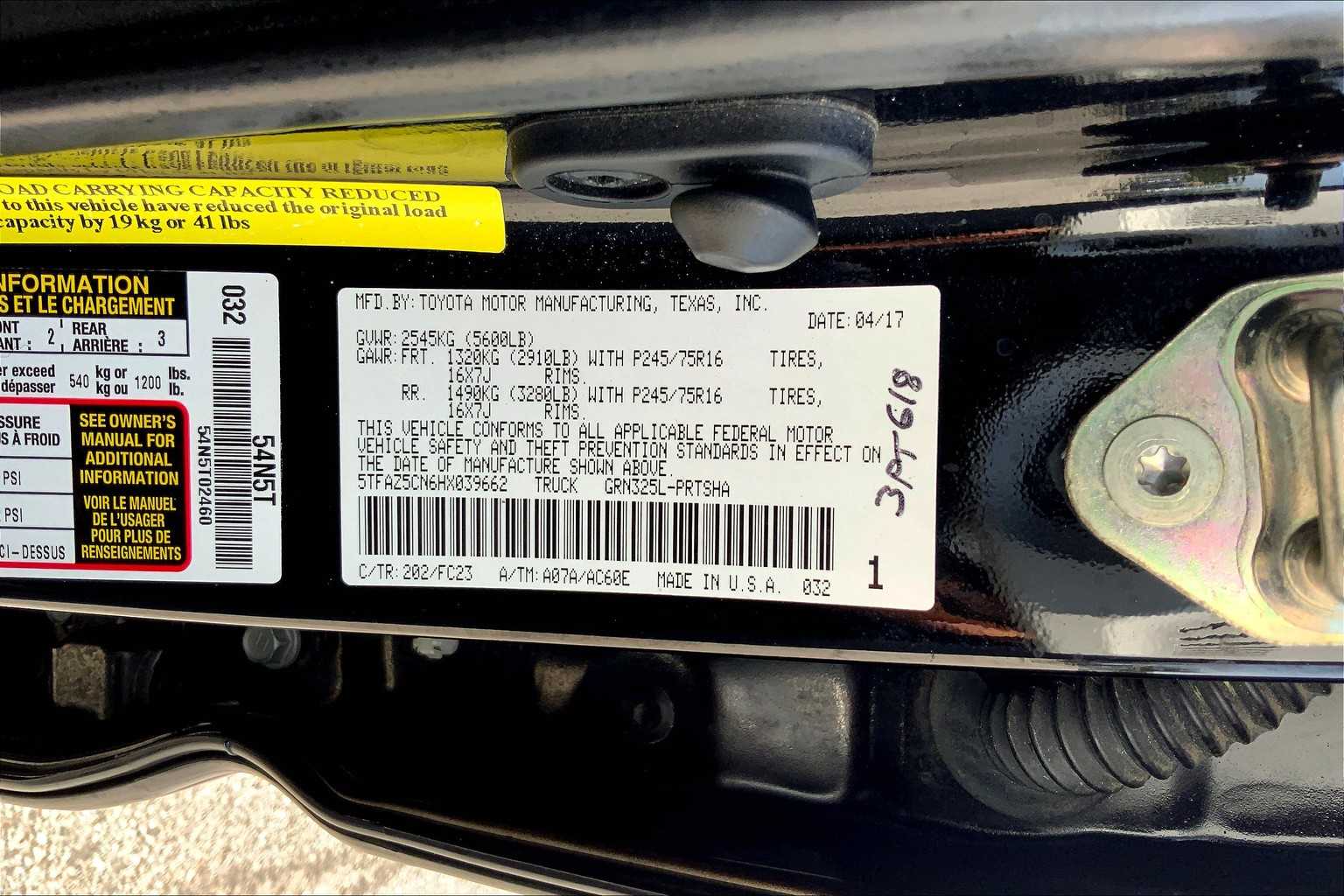 2017 Toyota Tacoma SR5 photo 35