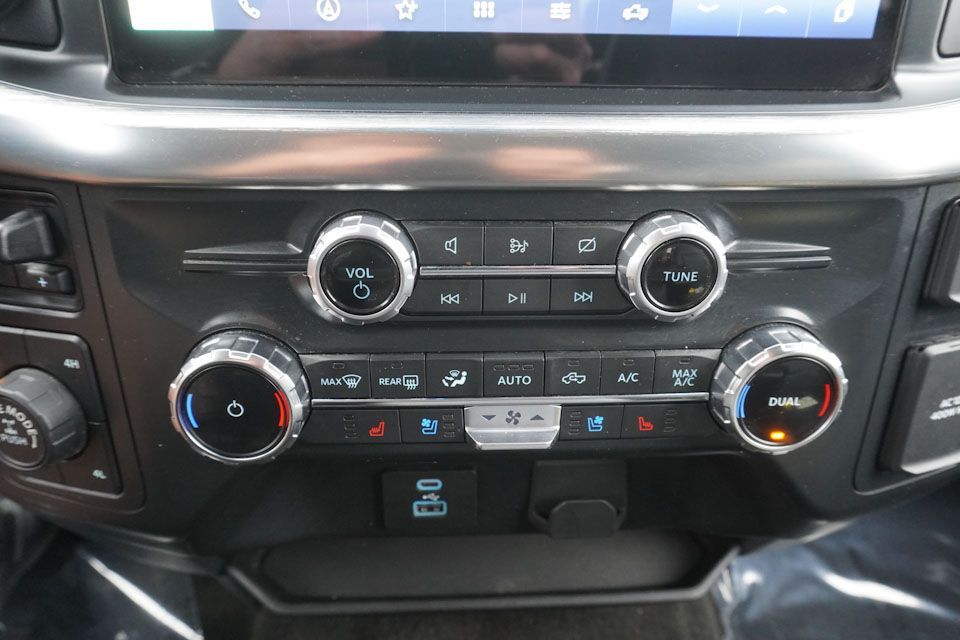 Used 2022 Black Ford Lariat image 26