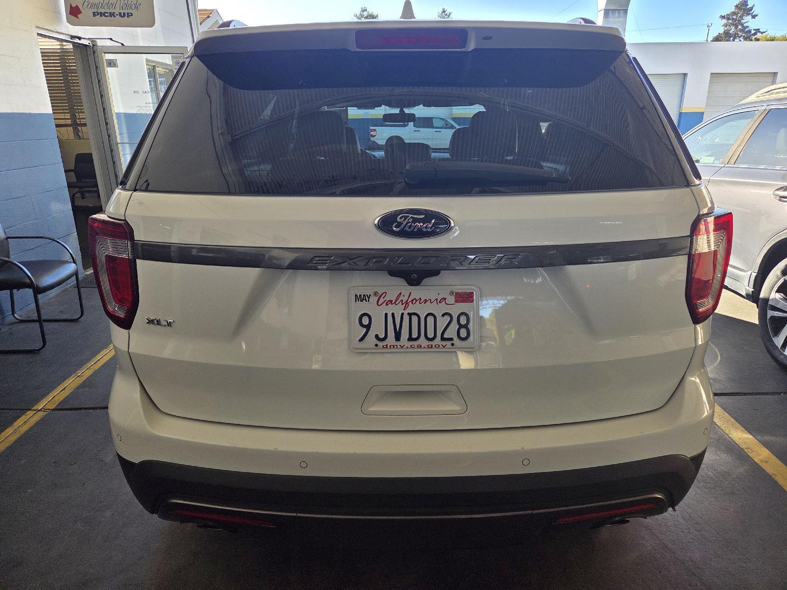 2017 Ford Explorer XLT photo 3