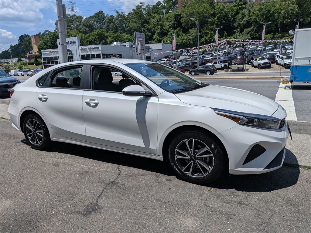 2023 Kia Forte LXS photo 4