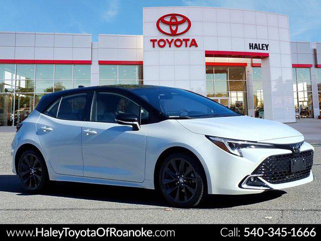 2023 Toyota Corolla Hatchback XSE's photo