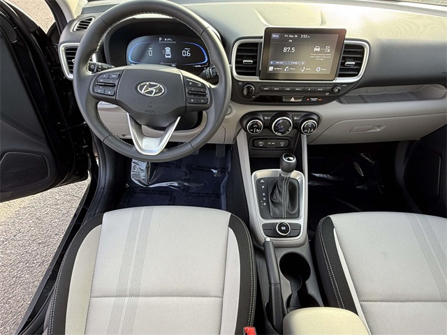 2025 Hyundai Venue SEL photo 15
